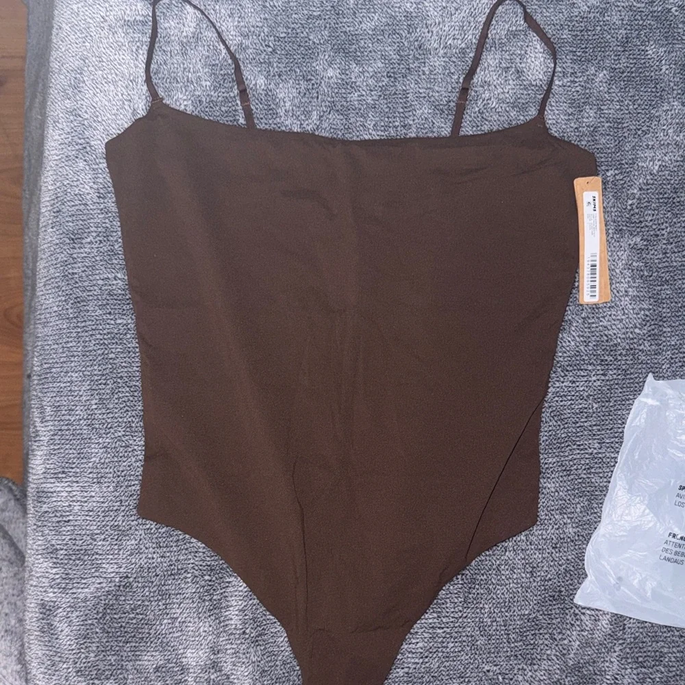 SKIMS fits everybody cami bodysuit cocoa large - Picture 1 of 6